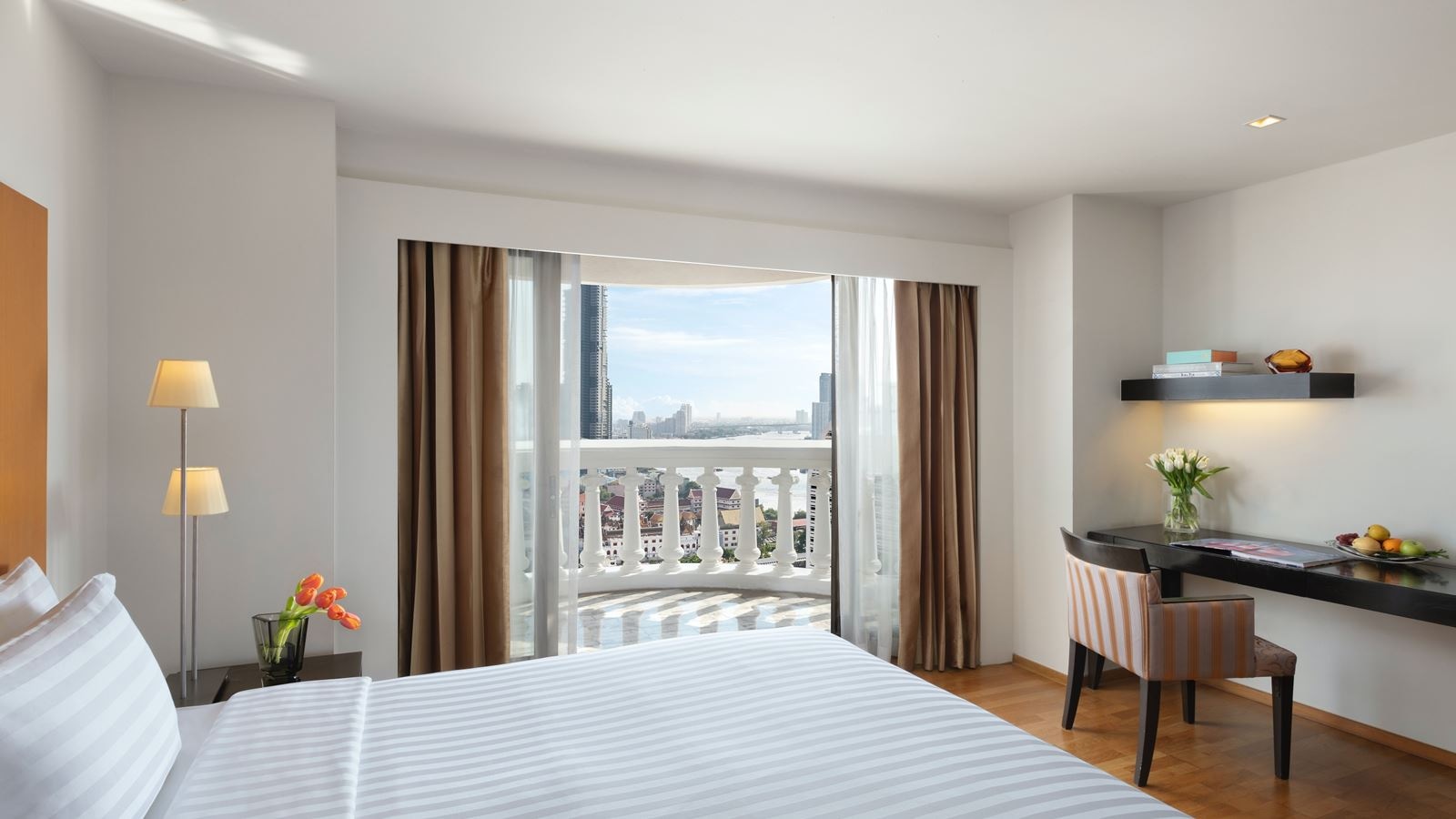 rooms-tower-club-suite-river-view