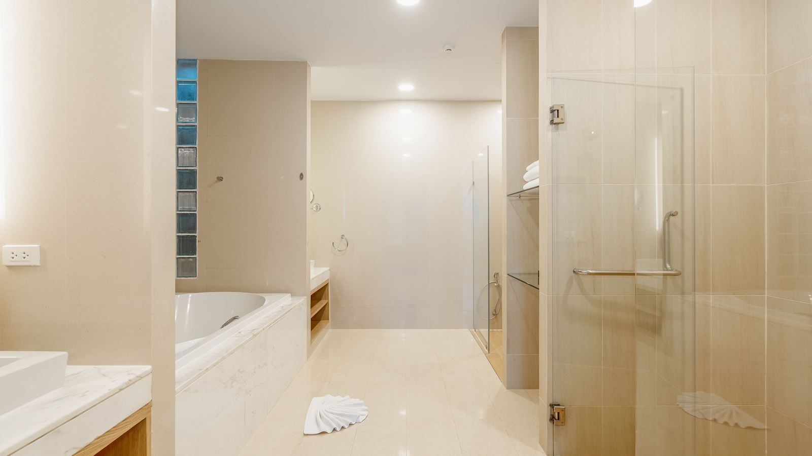 rooms-vg2b2-bedroom-pool-villa-with-kitchen-390-sqm