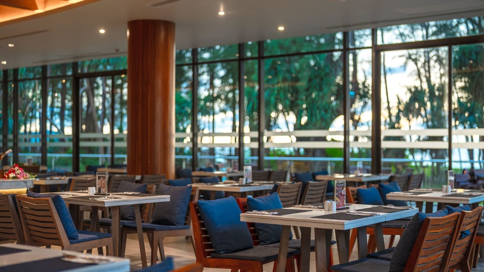 restaurants-sunset-breeze-restaurant