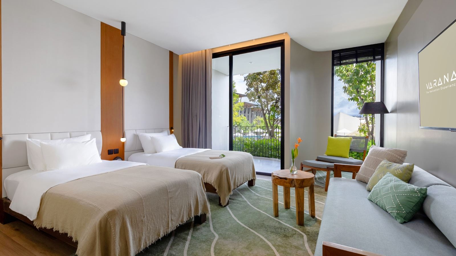 rooms-luxe-pool-view