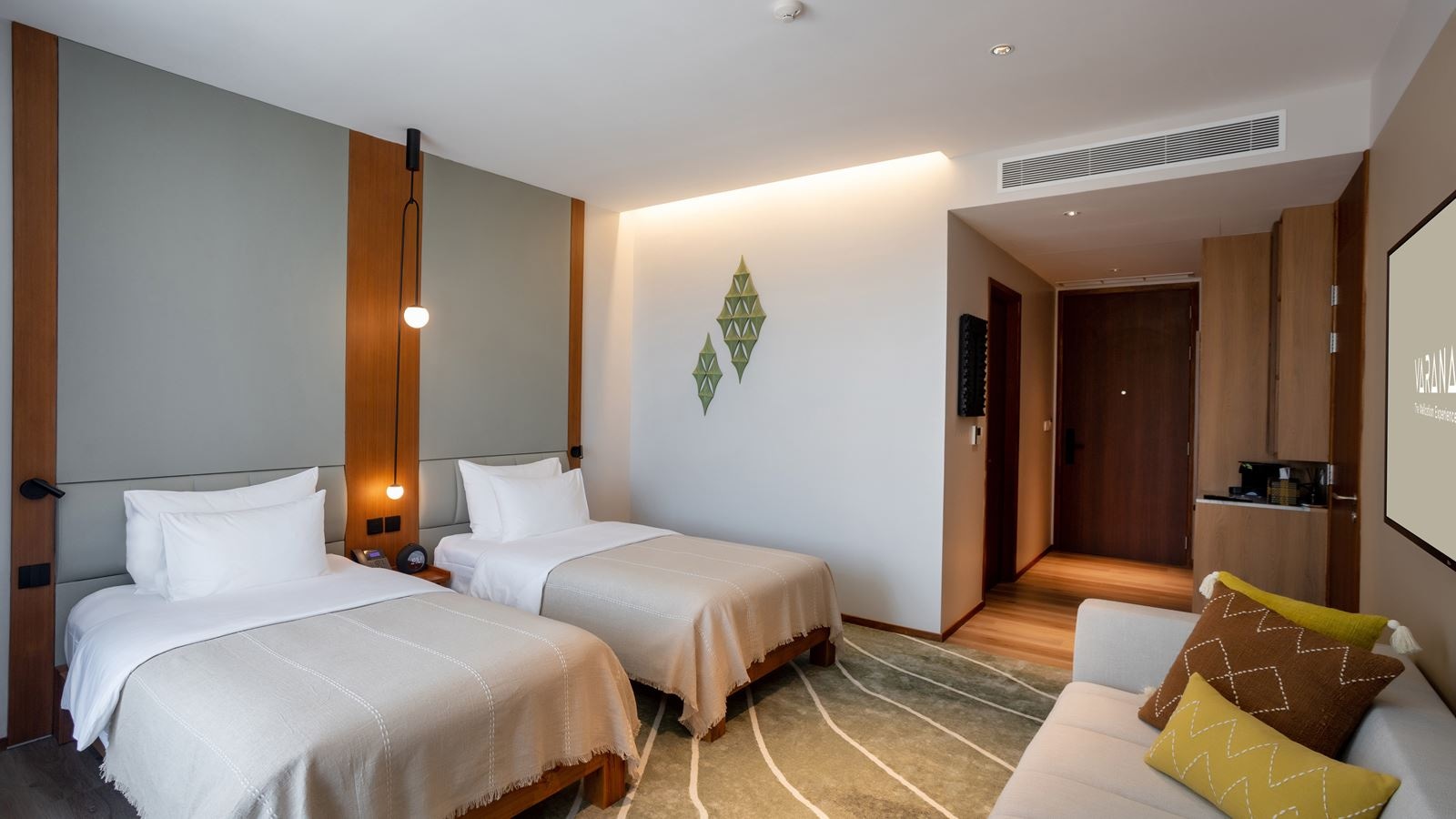 rooms-luxe-mountain-view