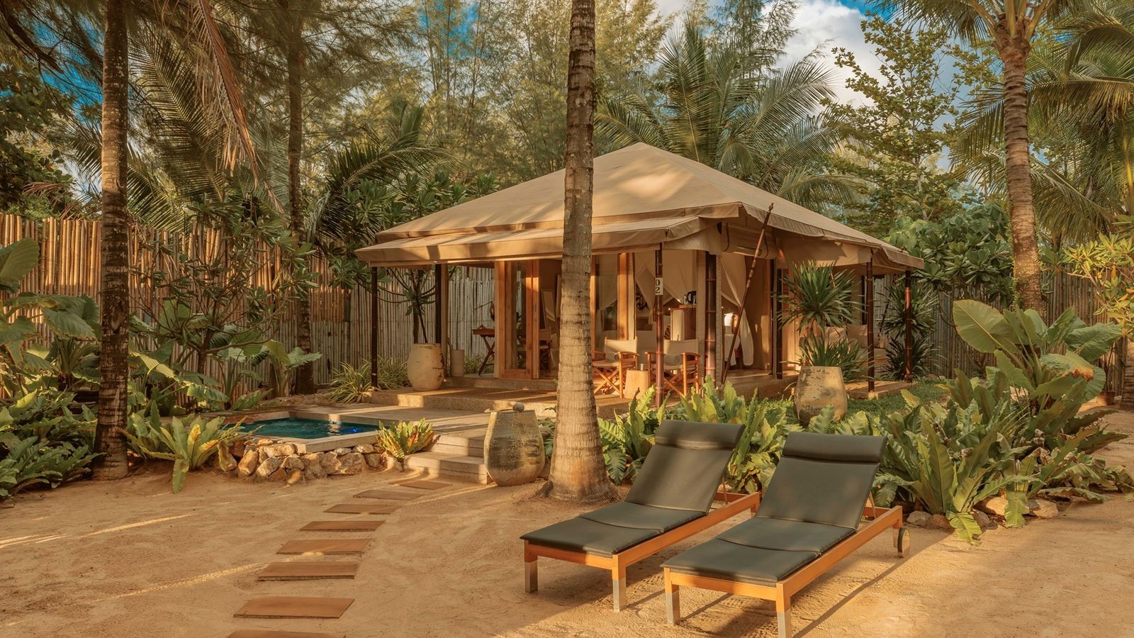 rooms-beach-pool-tent