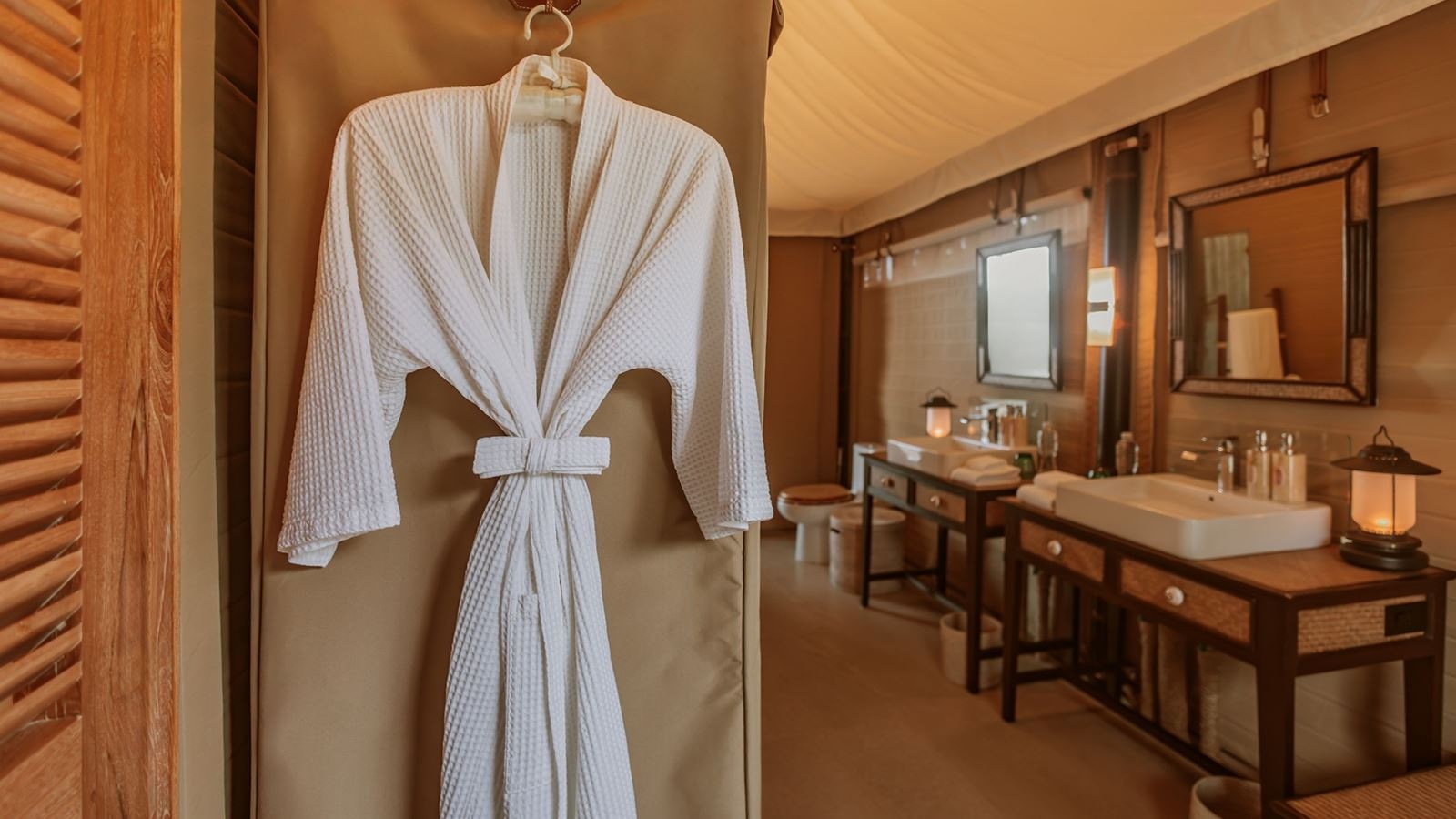 rooms-beach-pool-tent