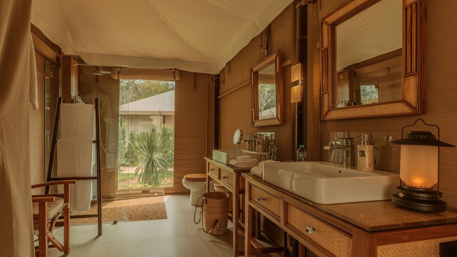 rooms-2-bedrooms-lagoon-pool-tented-suite
