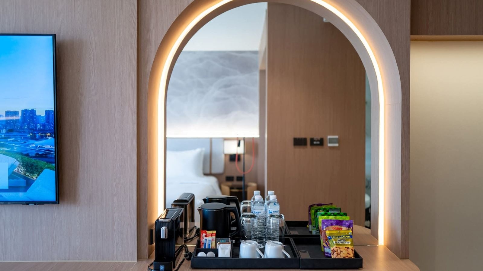 rooms-deluxe-king-room