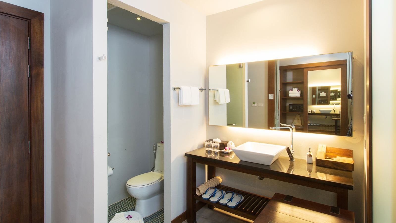 rooms-deluxe-suite-pool-access