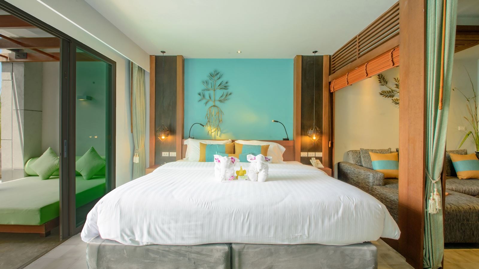 rooms-deluxe-suite-pool-access