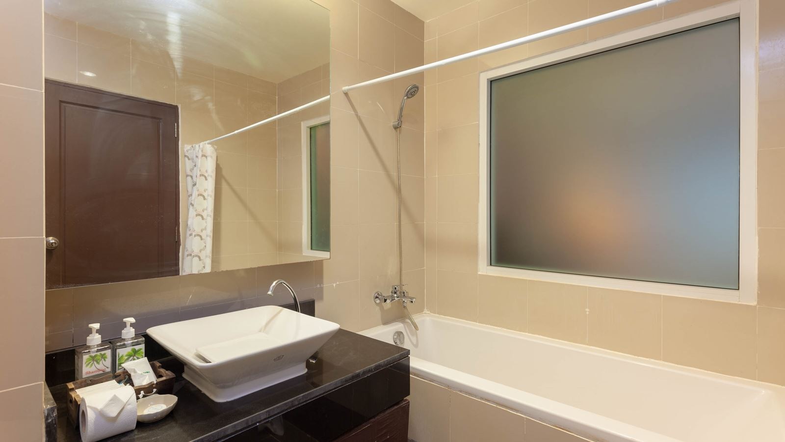 rooms-deluxe-balcony-partial-view