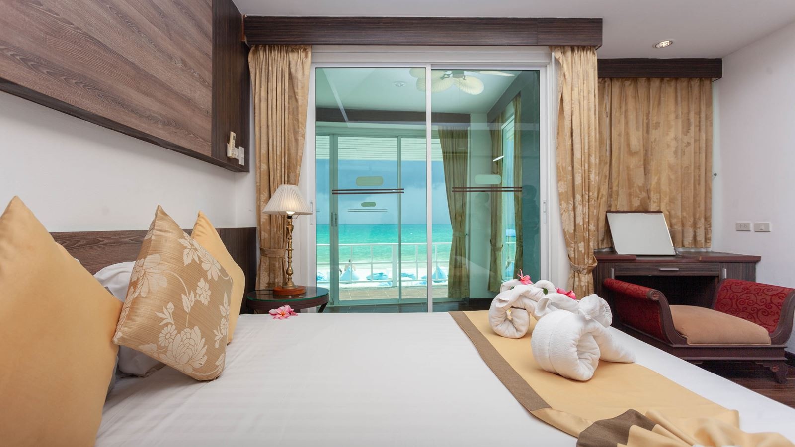 rooms-beachfront-deluxe