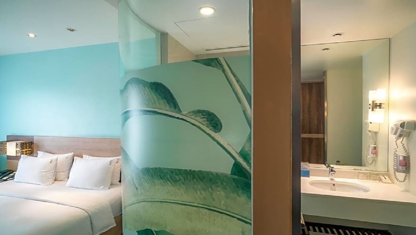 rooms-standard-pool-view