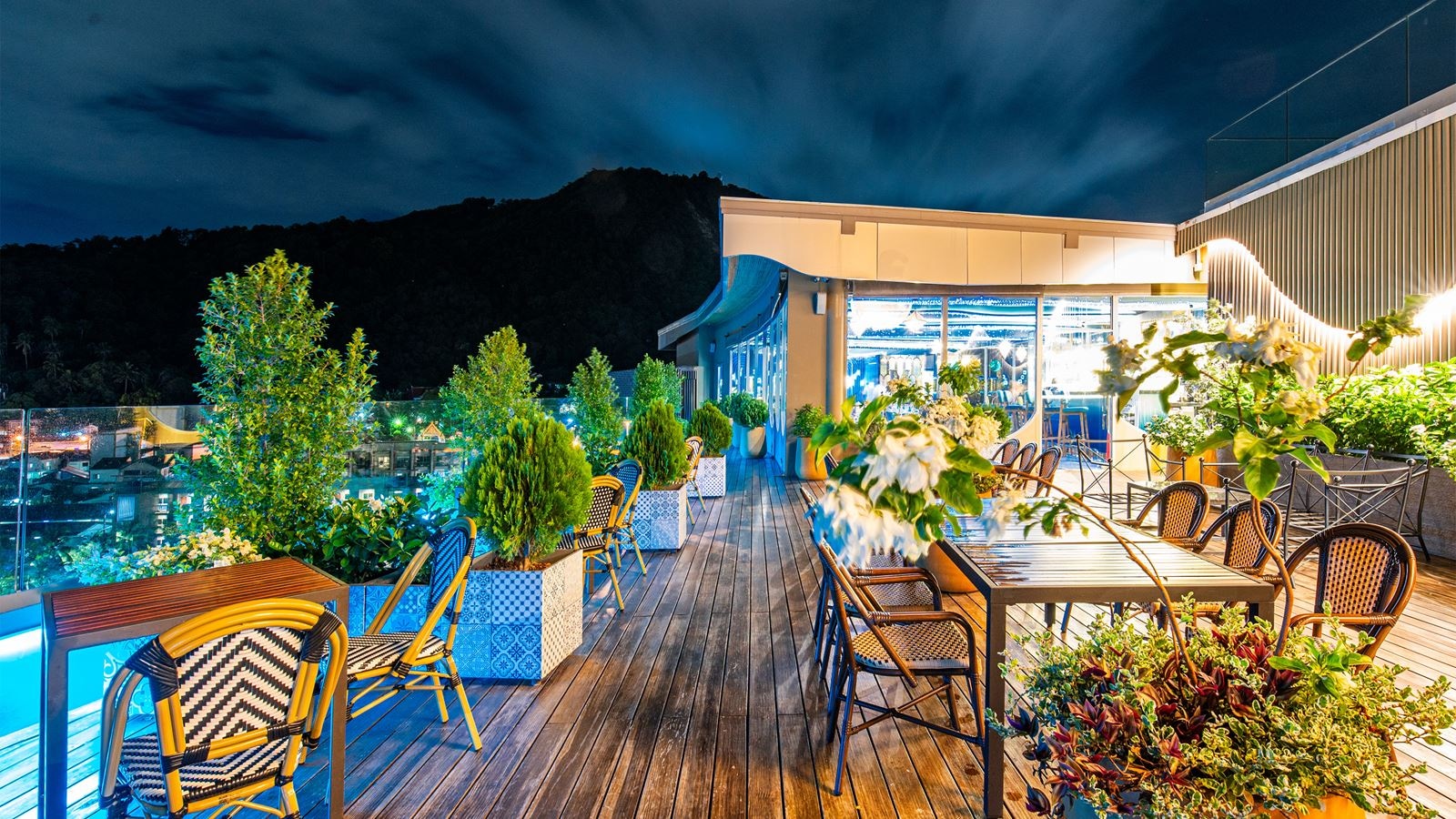 restaurants-moon-terrace