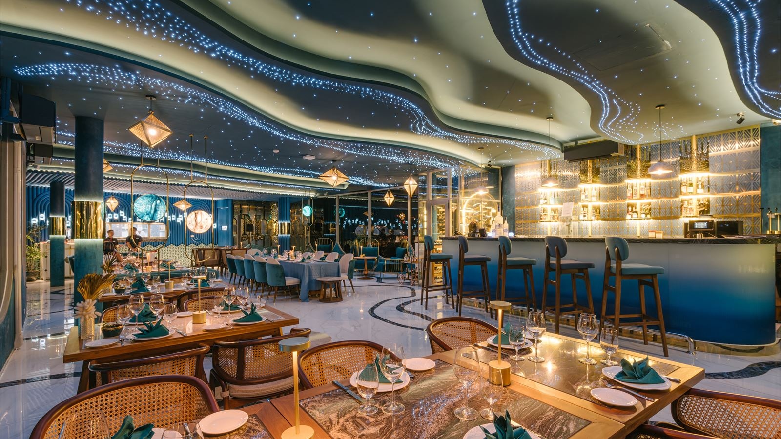 restaurants-moon-terrace