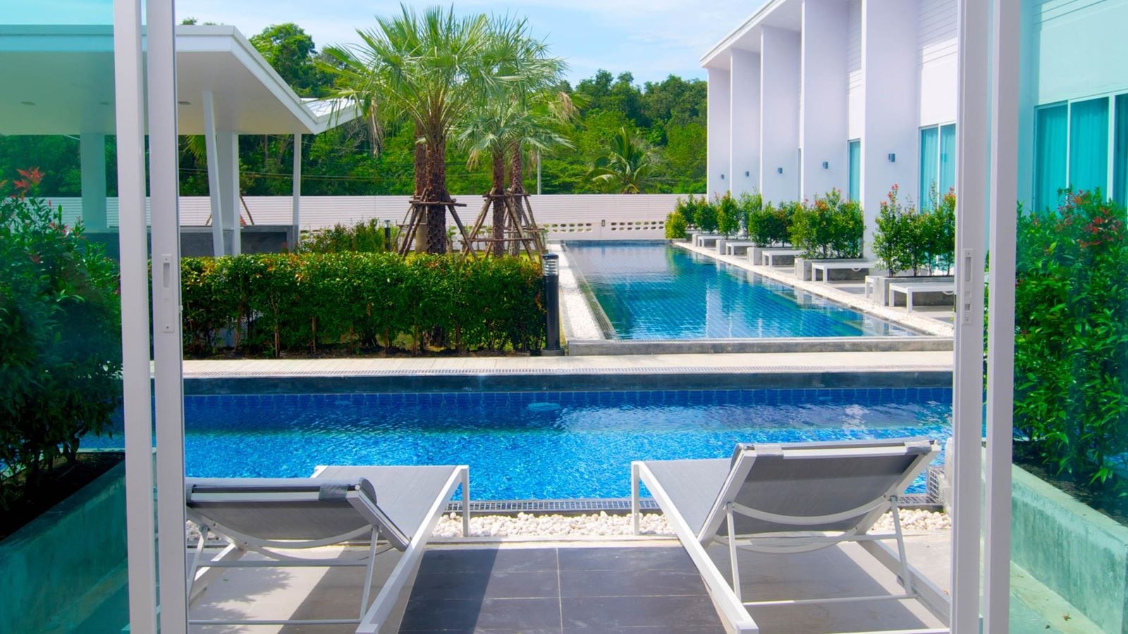 rooms-deluxe-pool-access