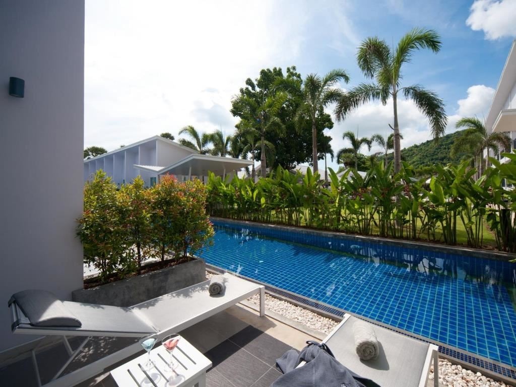 rooms-pool-access-suite