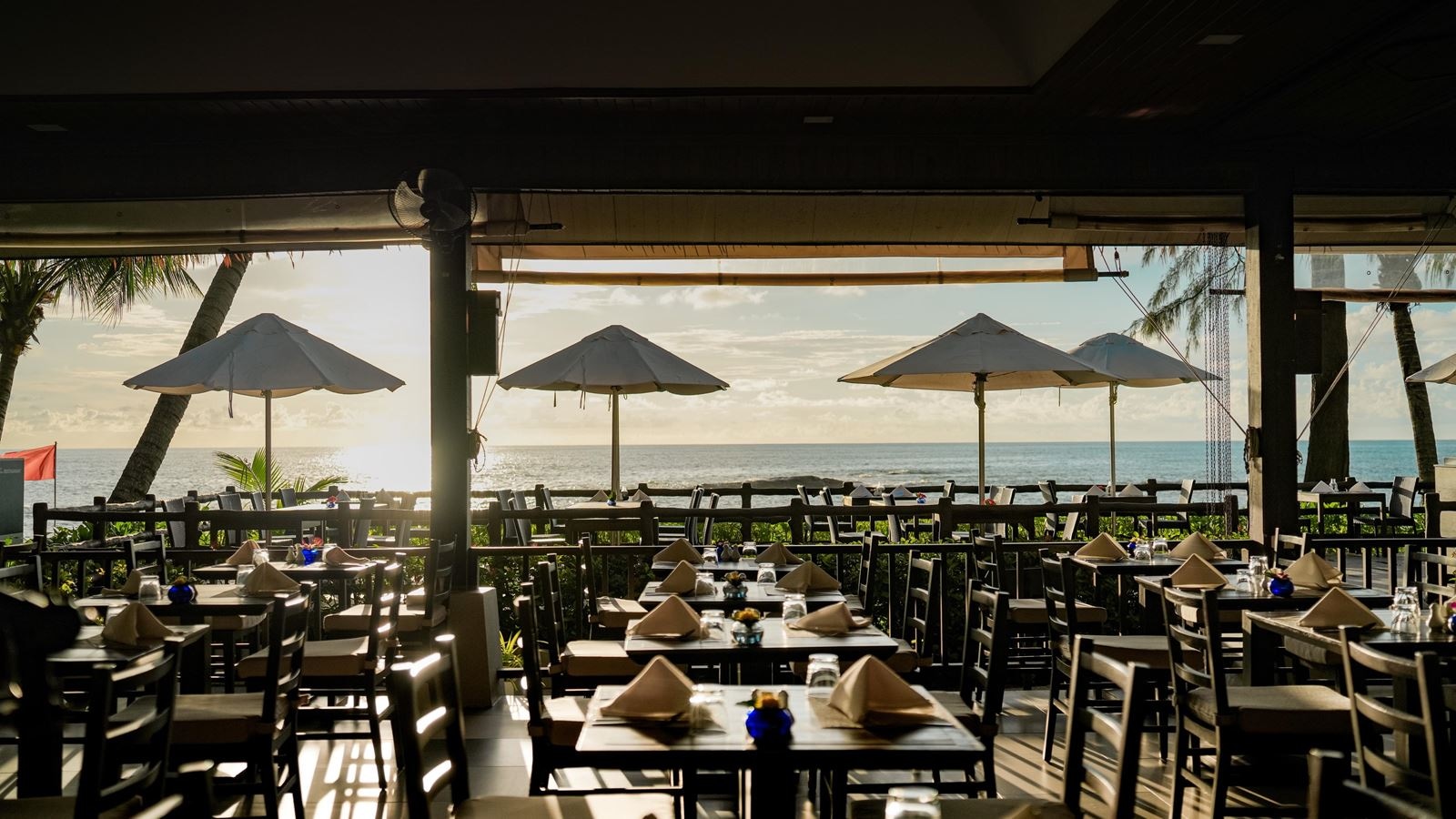 restaurants-the-beach-restaurant