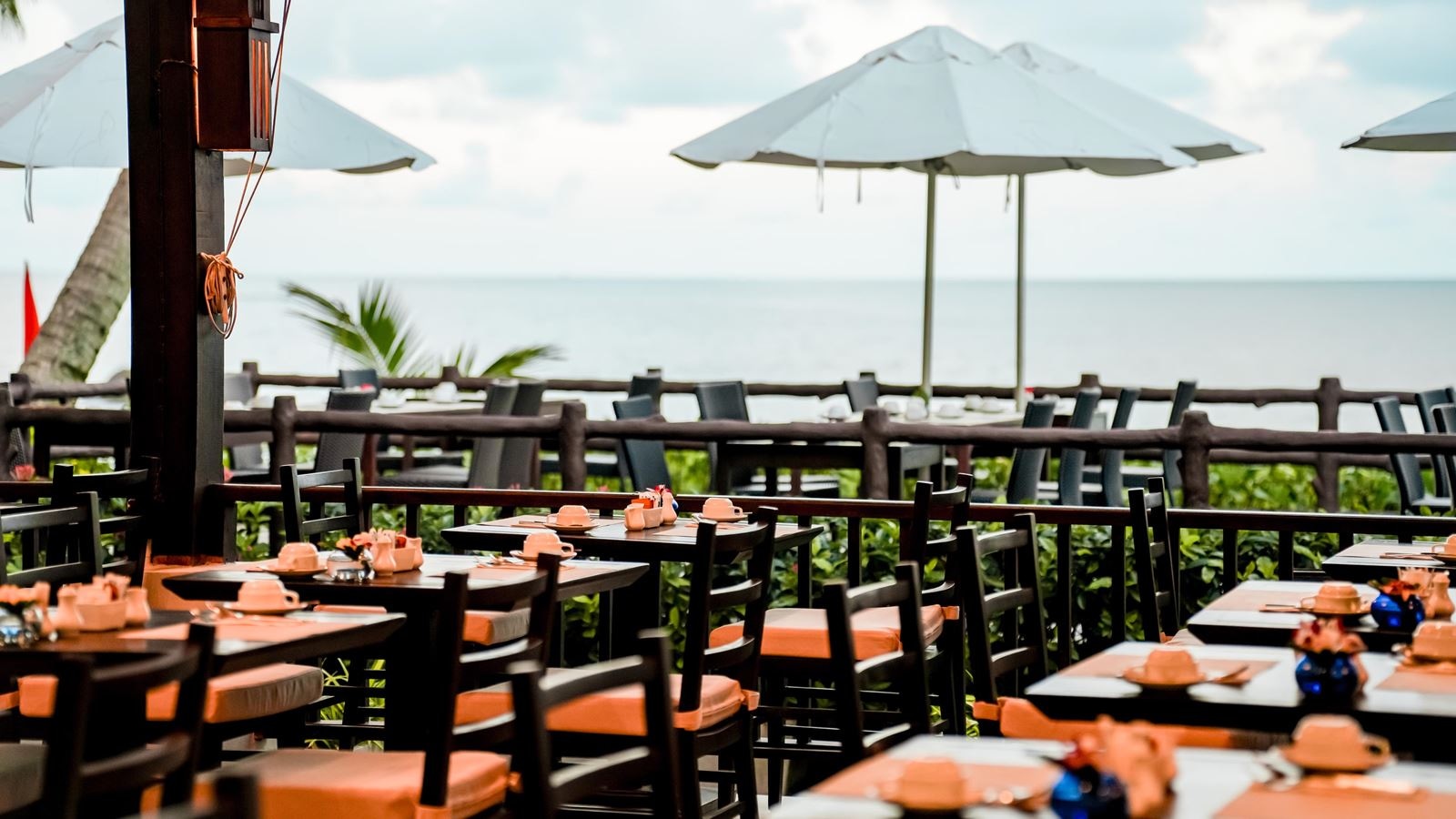 restaurants-the-beach-restaurant