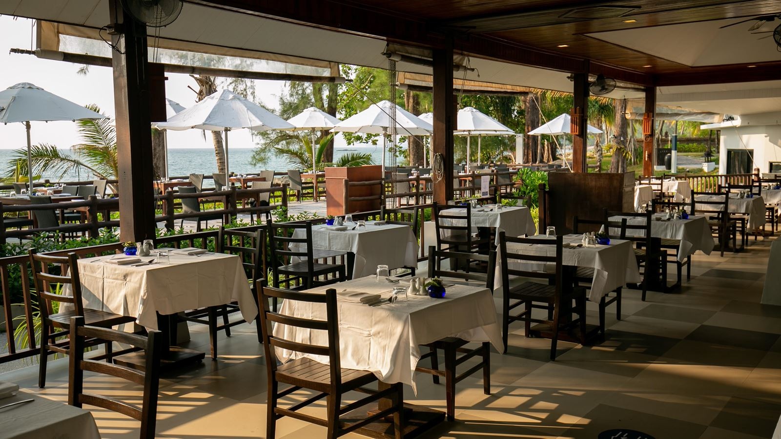 restaurants-the-beach-restaurant