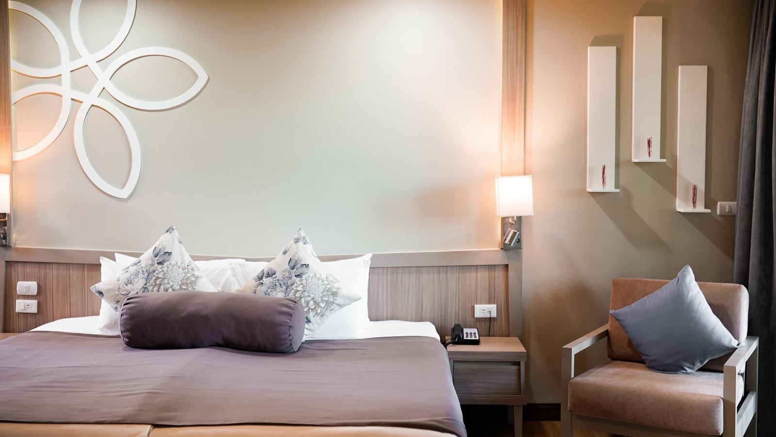 rooms-deluxe-bungalow