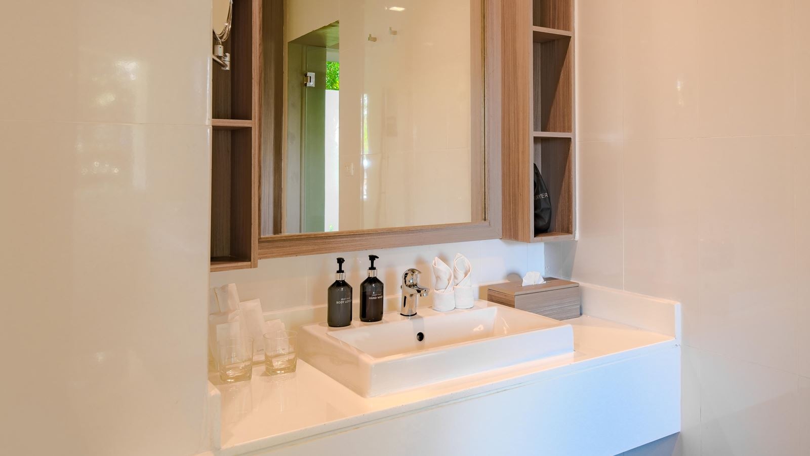 rooms-deluxe-bungalow