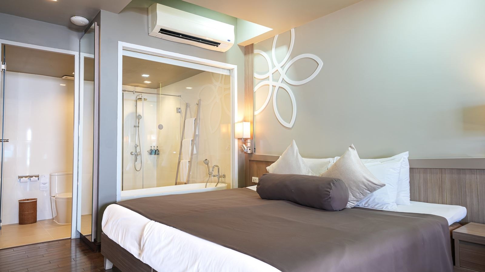 rooms-deluxe-bungalow-beachfront