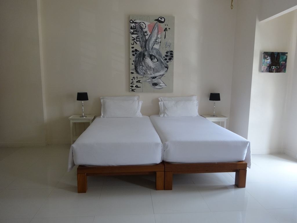 rooms-deluxe-room-with-window