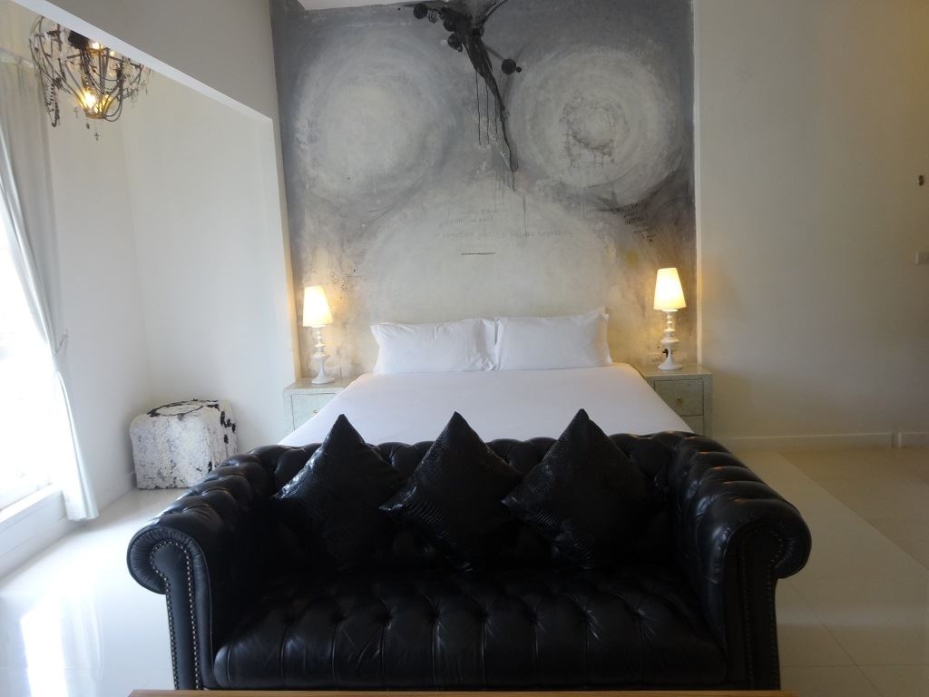 rooms-deluxe-room-with-window