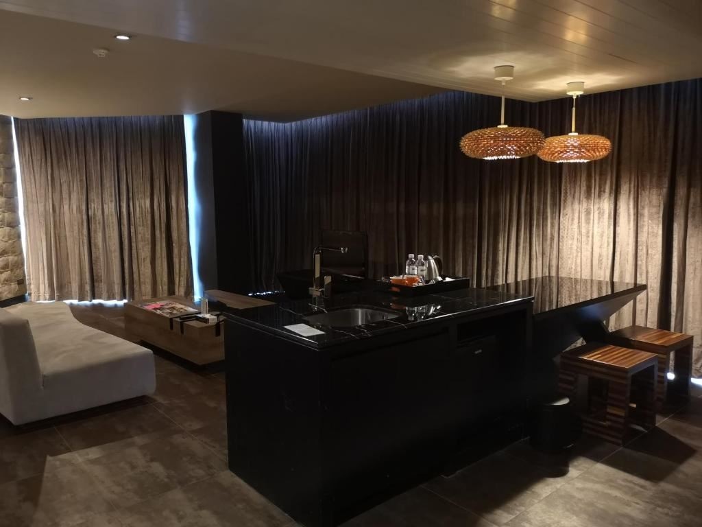 rooms-royal-suite-sea-view