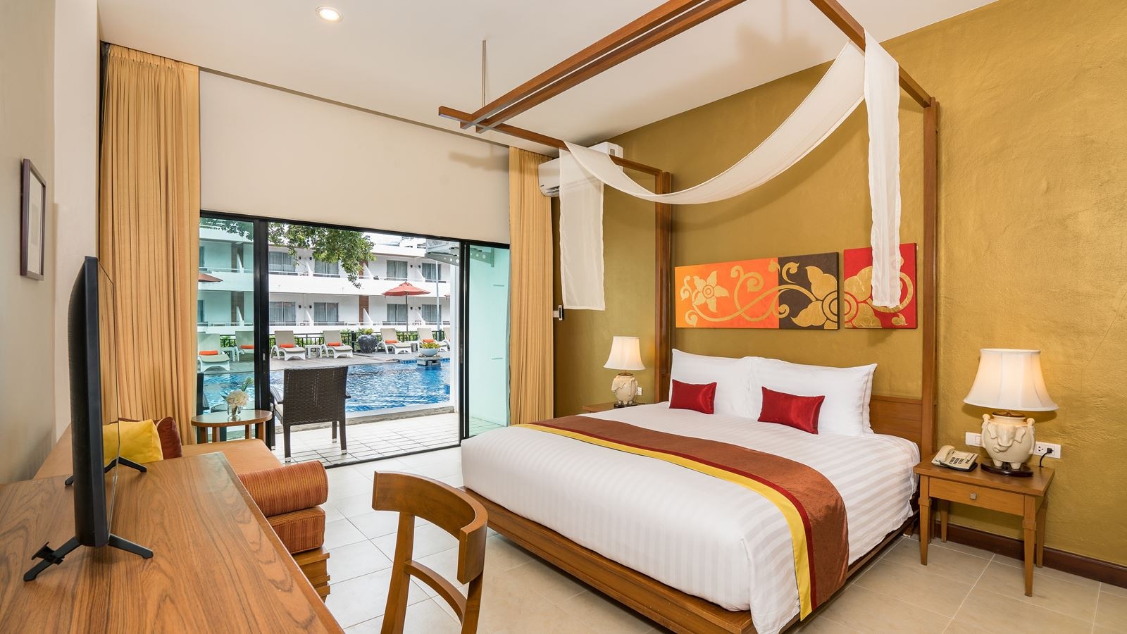 rooms-deluxe-pool-access-room