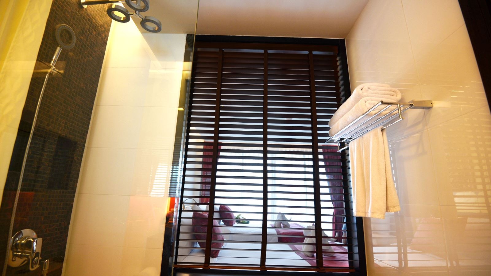 rooms-deluxe-pool-access