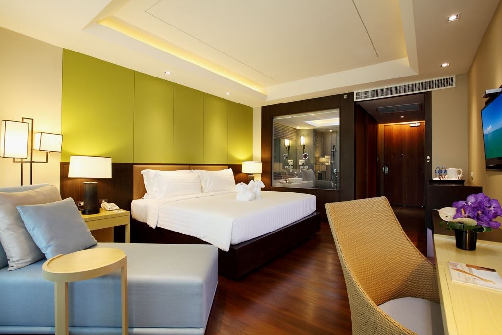 rooms-premier-pool-access