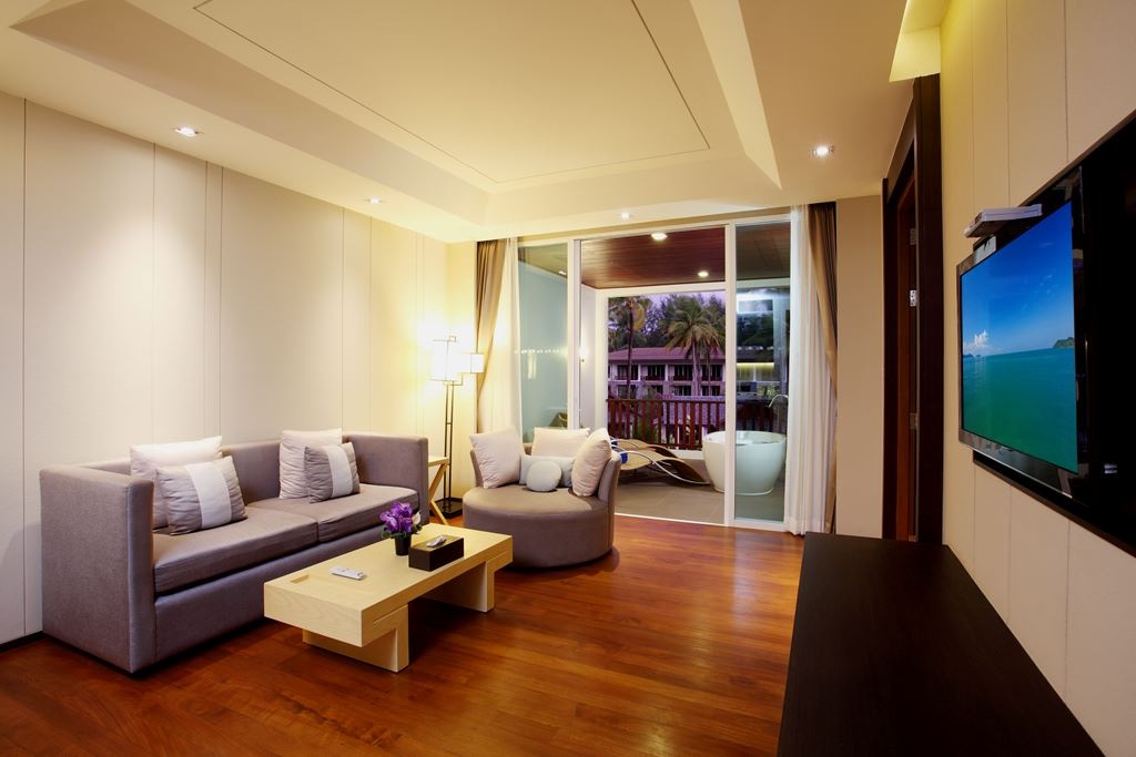 rooms-moken-suite-pool-view