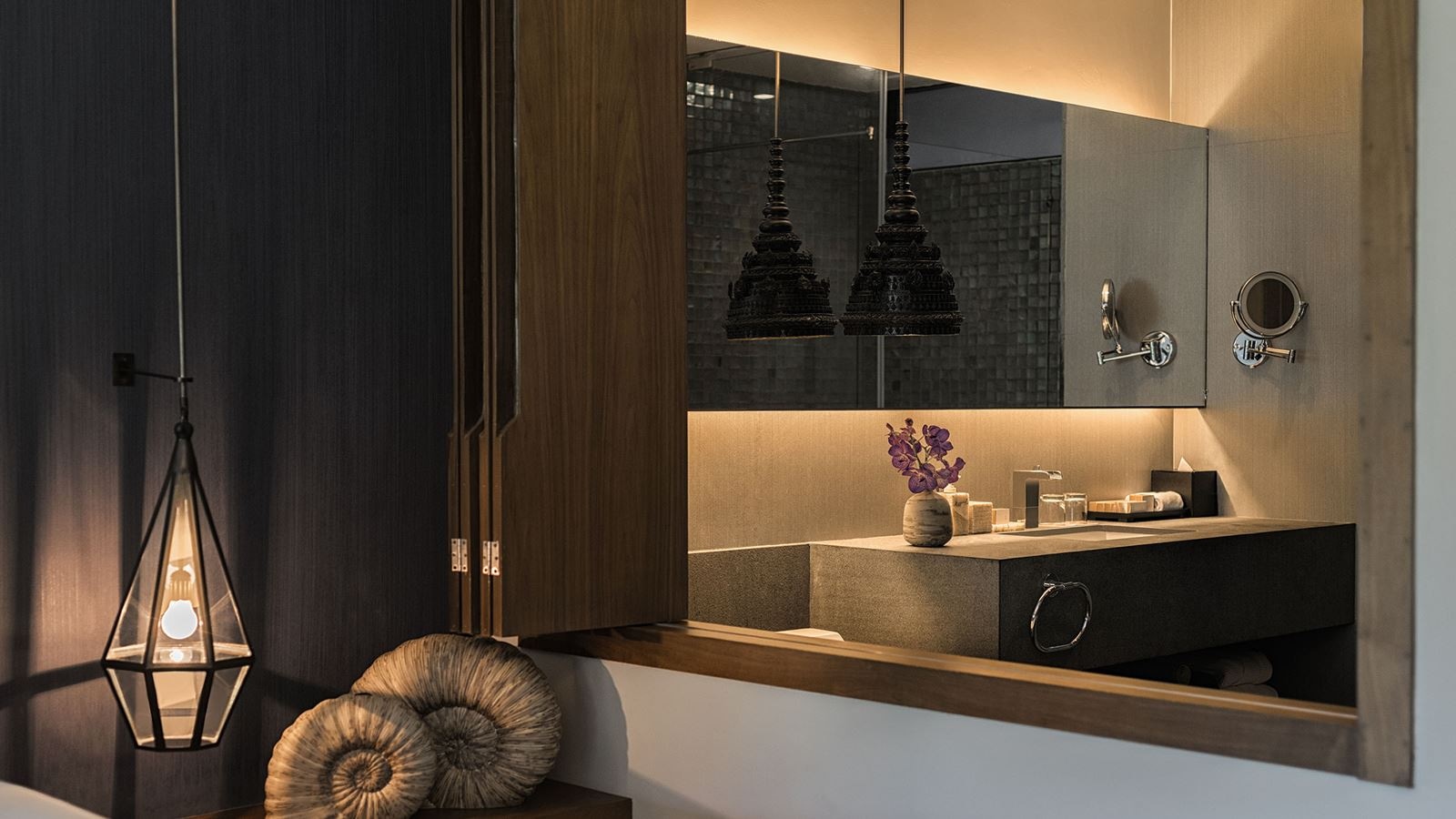 rooms-deluxe-room-pool-view-1-king-bed--1-sofa-bed