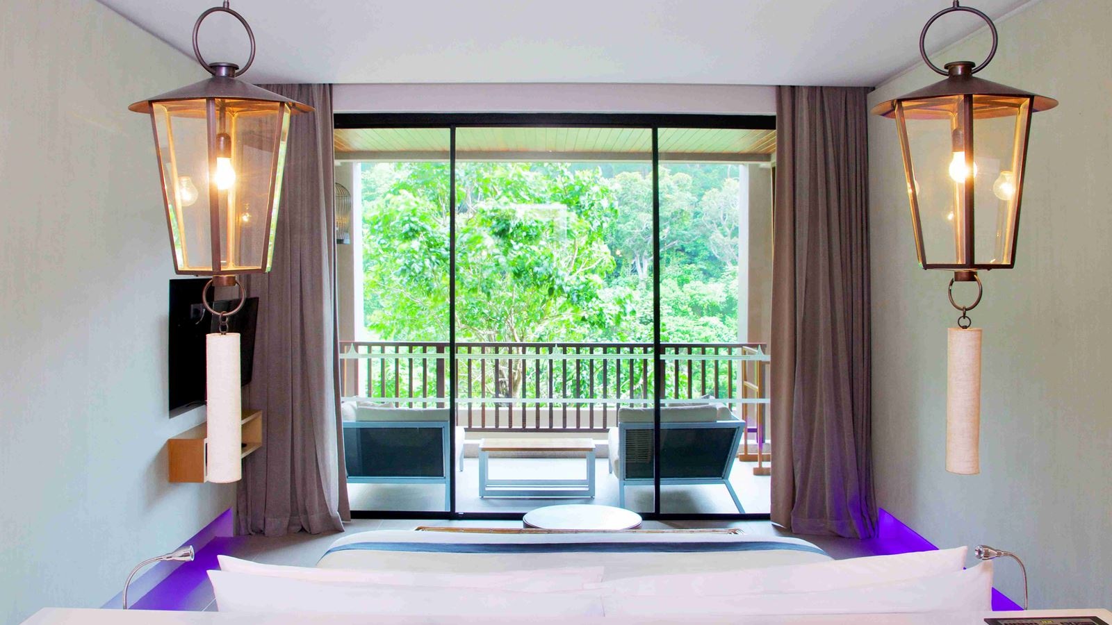 rooms-premier-room-1-king-bed