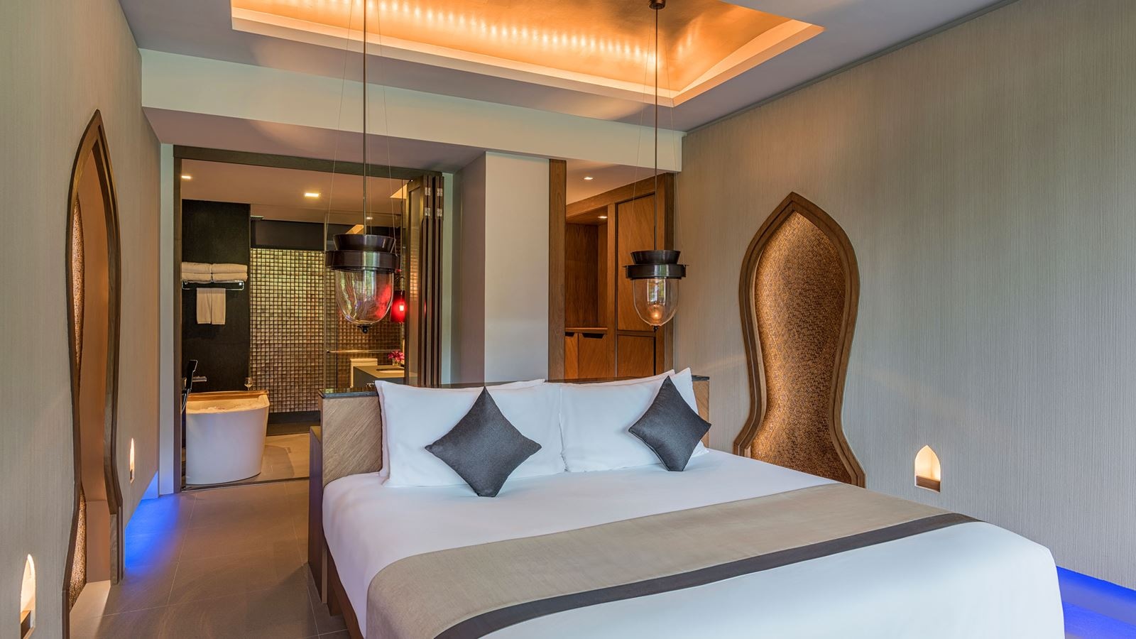 rooms-premier-room-whirlpool-bath-1-king-bed