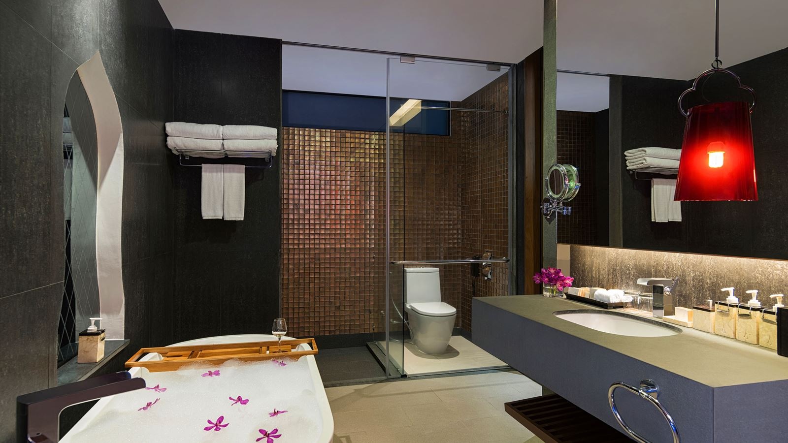 rooms-premier-room-whirlpool-bath-1-king-bed