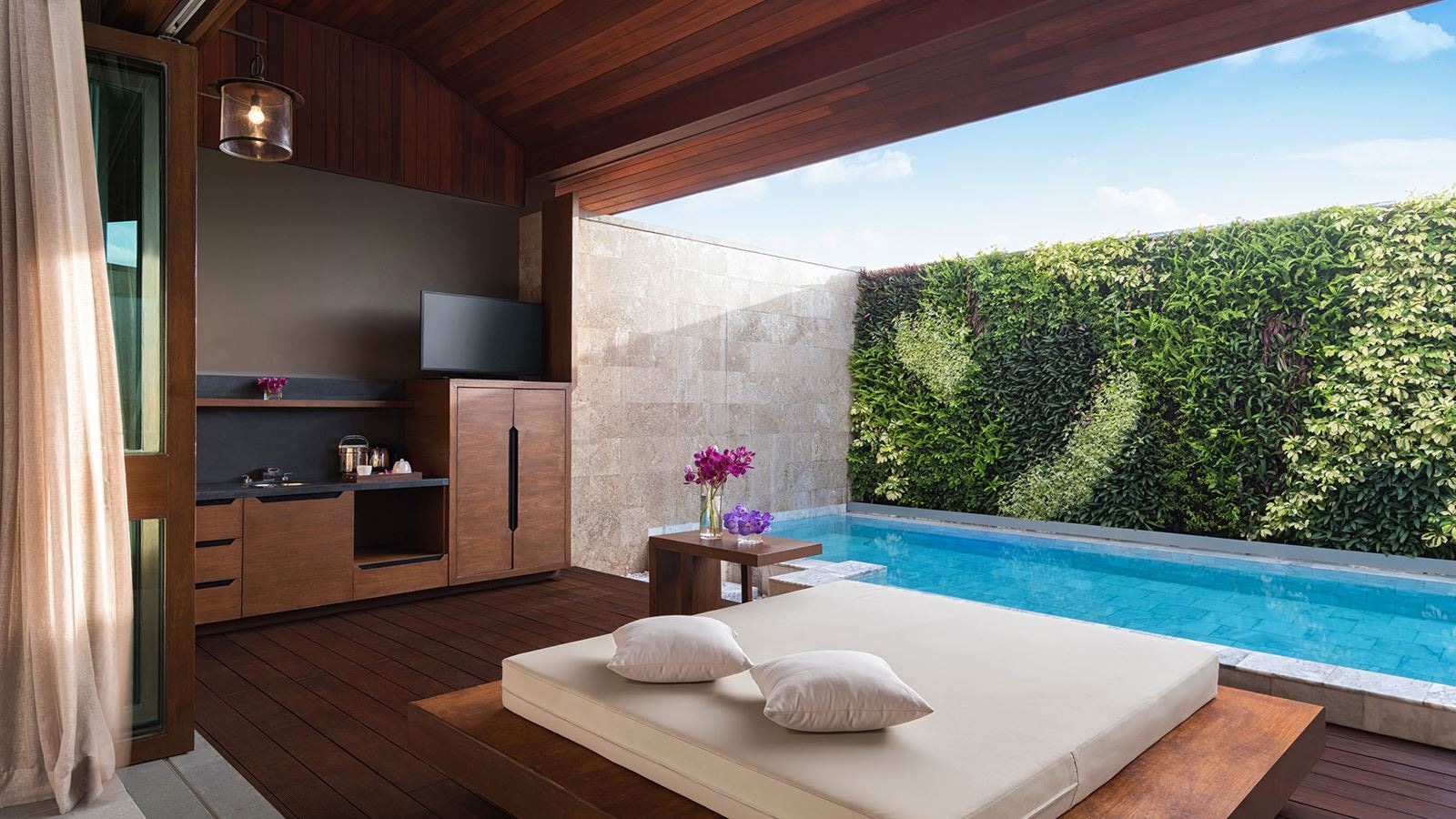 rooms-hideaway-suite-private-pool-1-king-bed