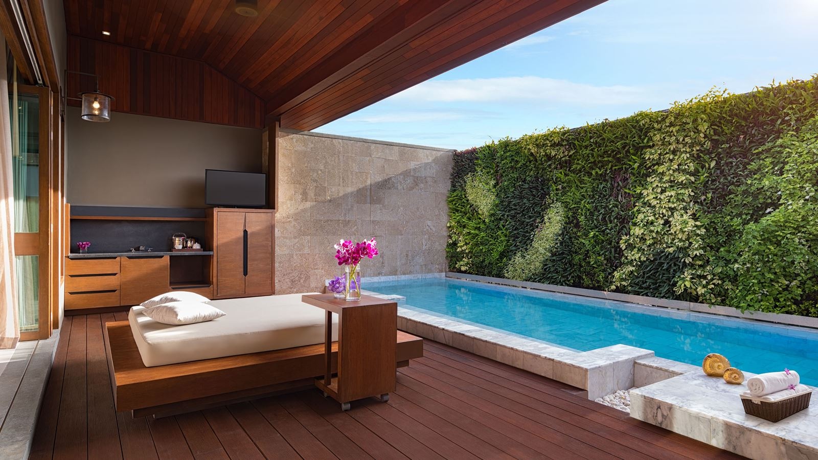 rooms-hideaway-suite-private-pool-1-king-bed