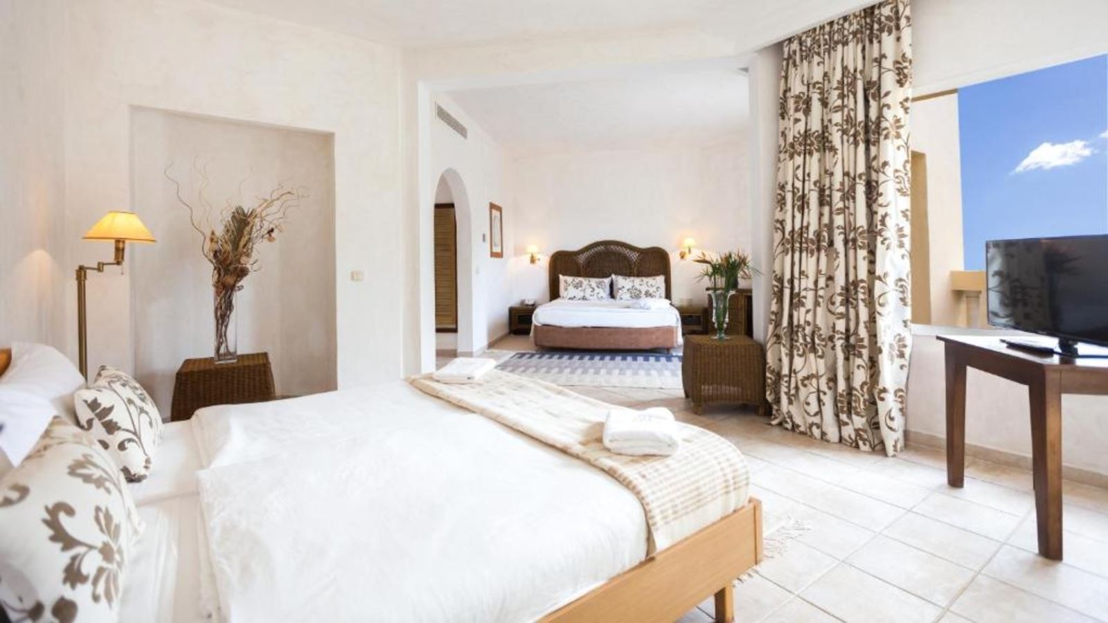 rooms-room-quadruple-garden-view