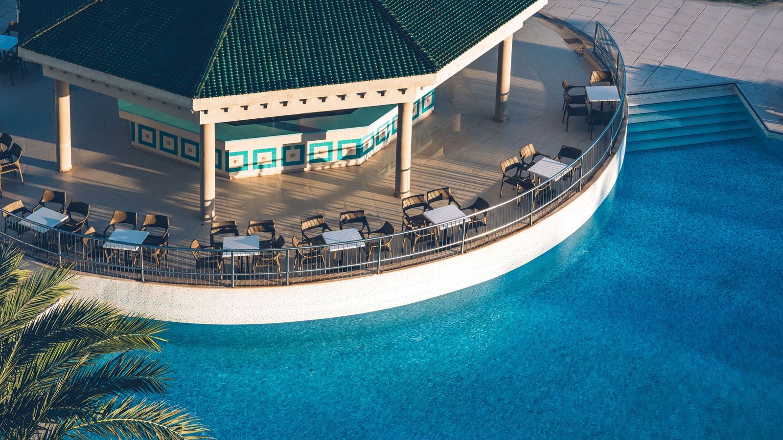 restaurants-pool-snack-bar