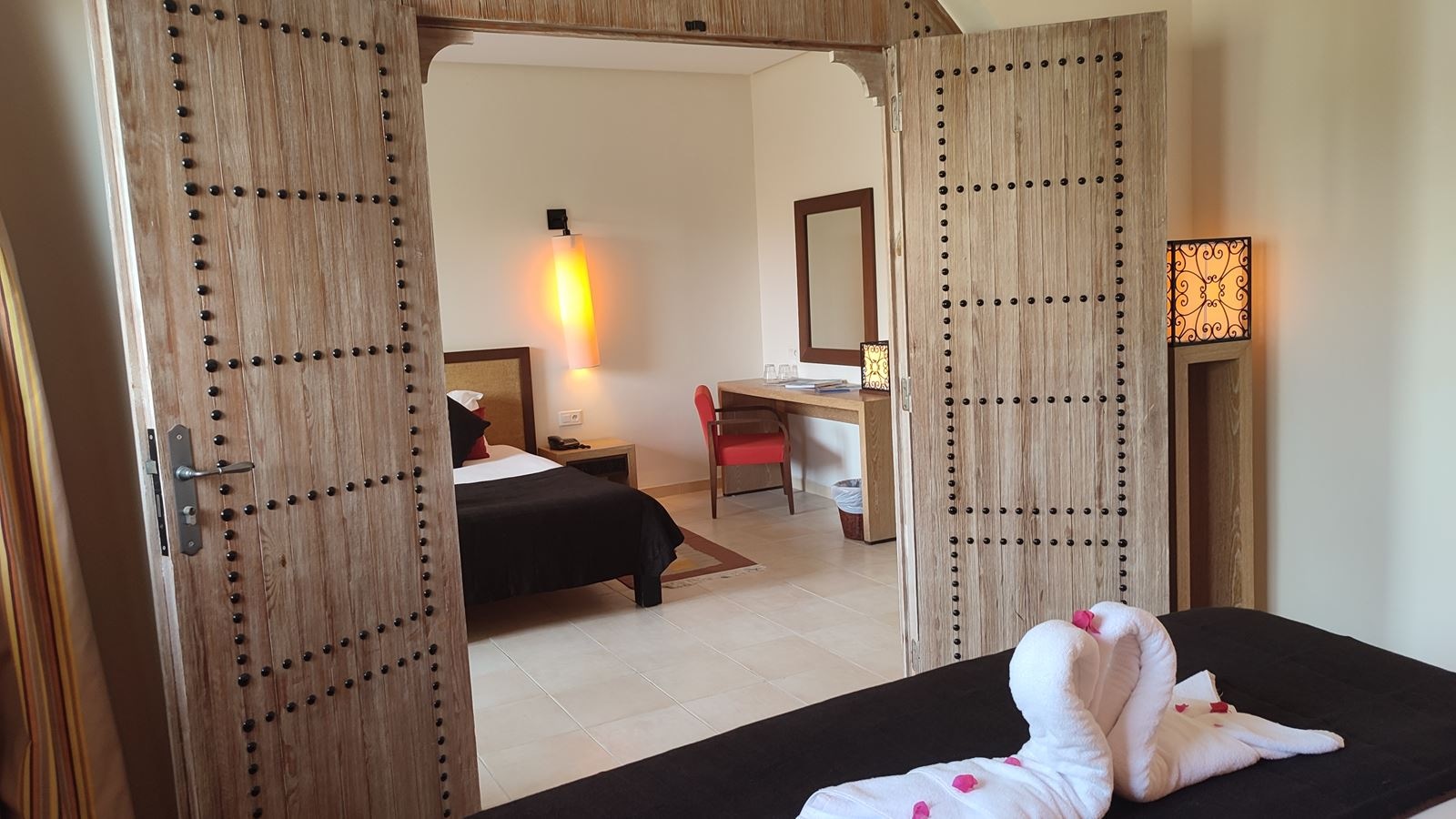 rooms-family-room-garden-view