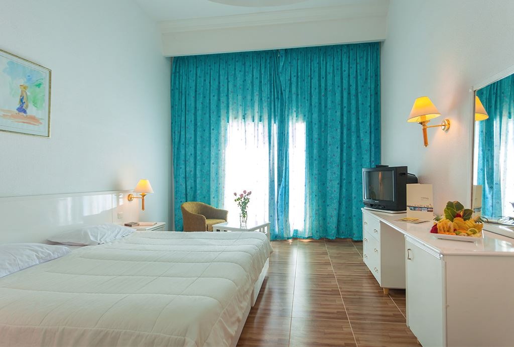 rooms-standard-mainbuilding-with-balcony-or-terrace