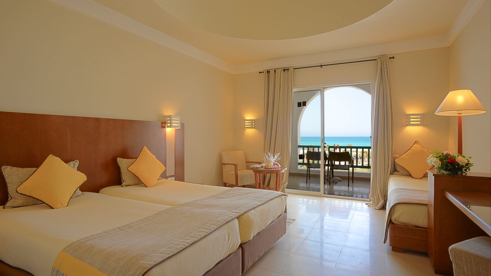 rooms-room-standard-seaview