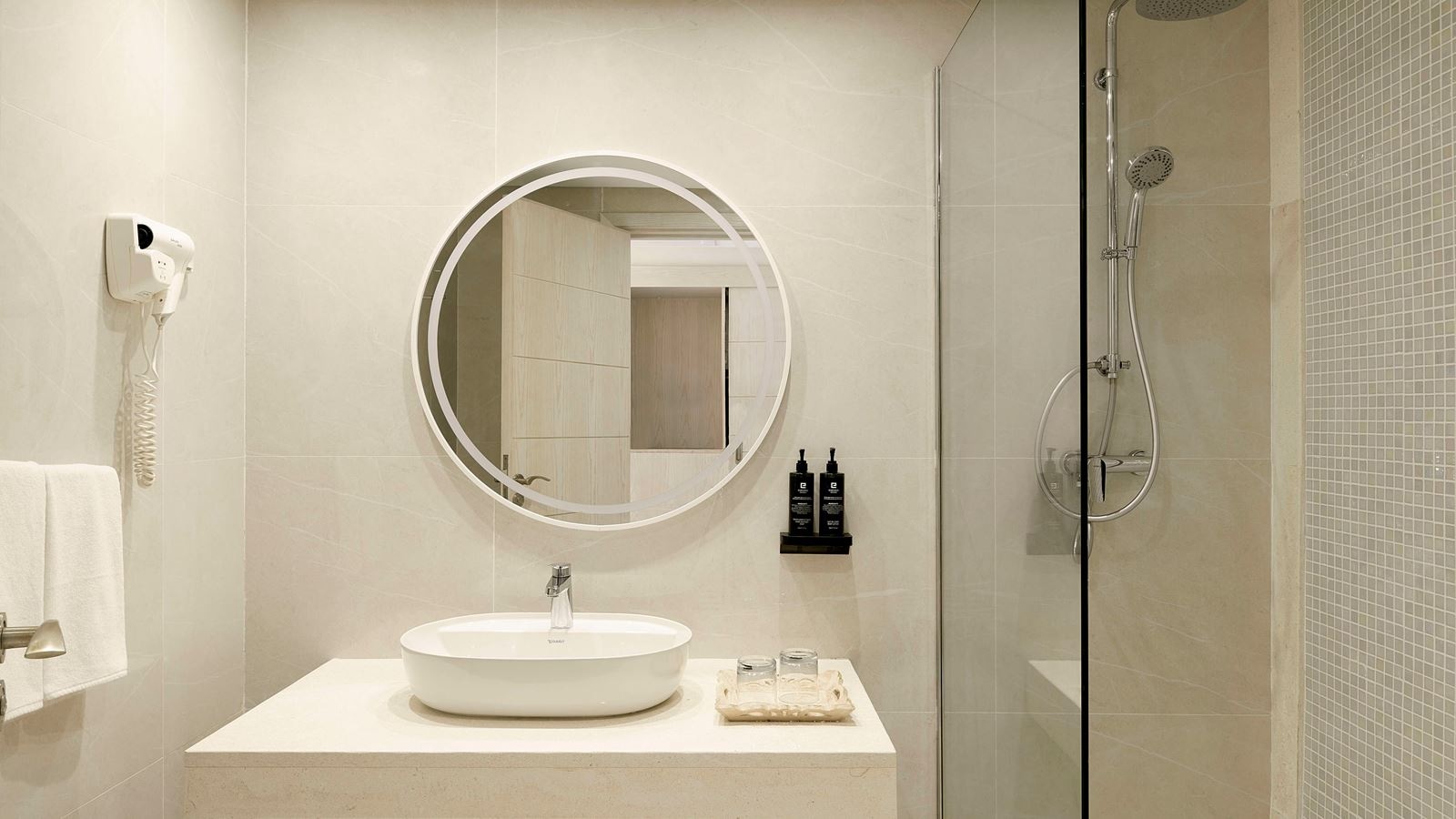 rooms-double-pool-view