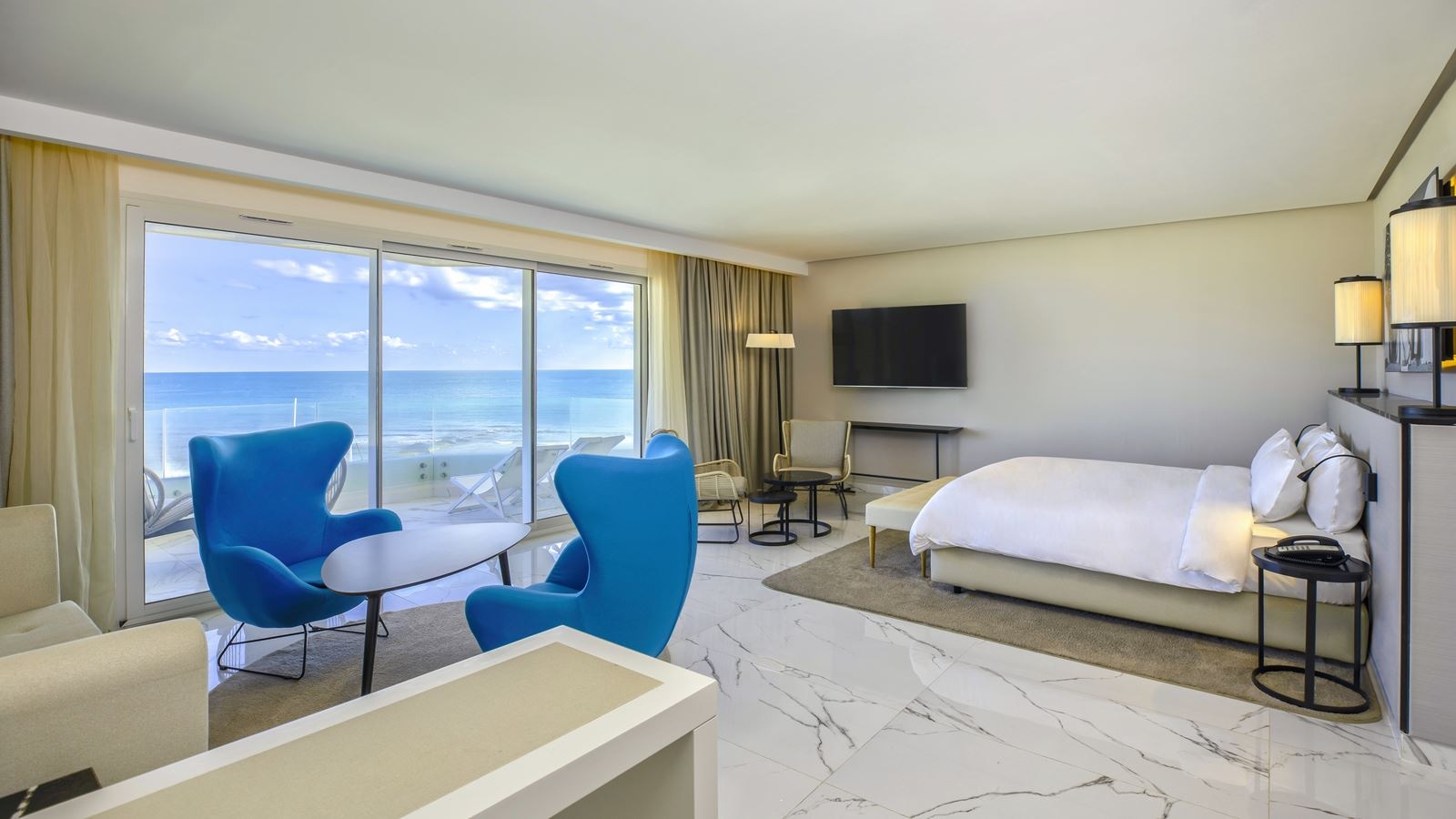 rooms-panoramic-junior-suite-sea-view-balcony