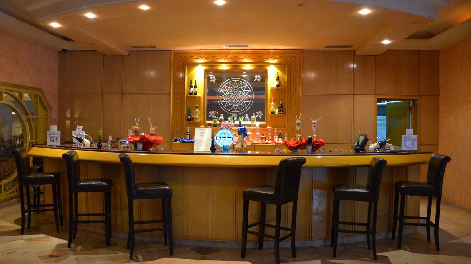 bars-central-bar--lotos-bar