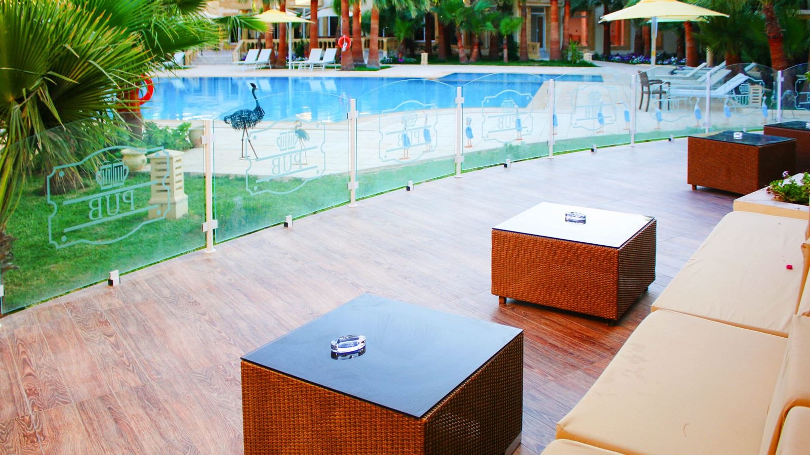 bars-pool-barbeach-bar