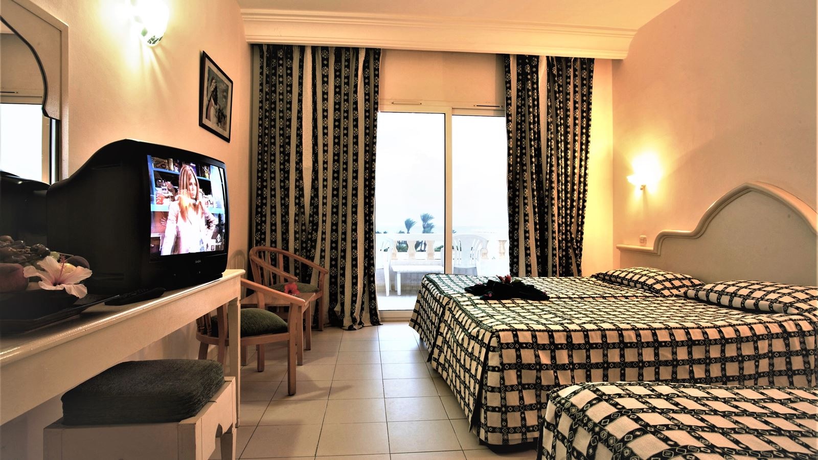 rooms-quadruple-sea-view-wth-balcon-room