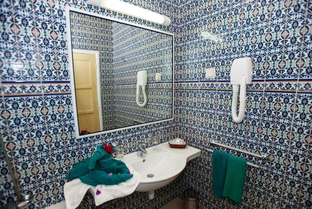 rooms-quadruple-room