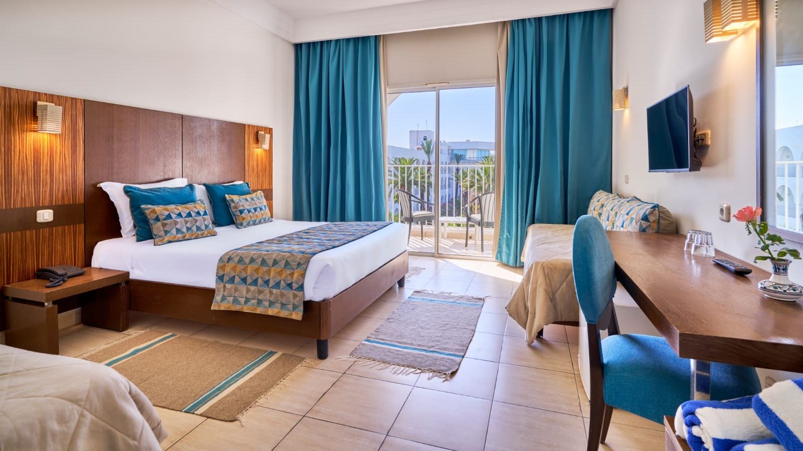 rooms-standard-family-room