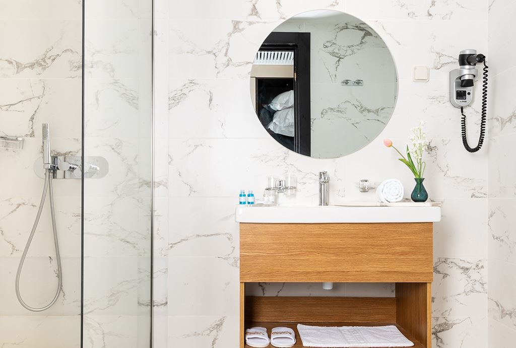 rooms-suite-junior-with-balcony-or-terrace